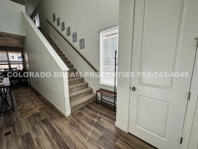 Building Photo - Luxurious fully-furnished home in Dove Vil...