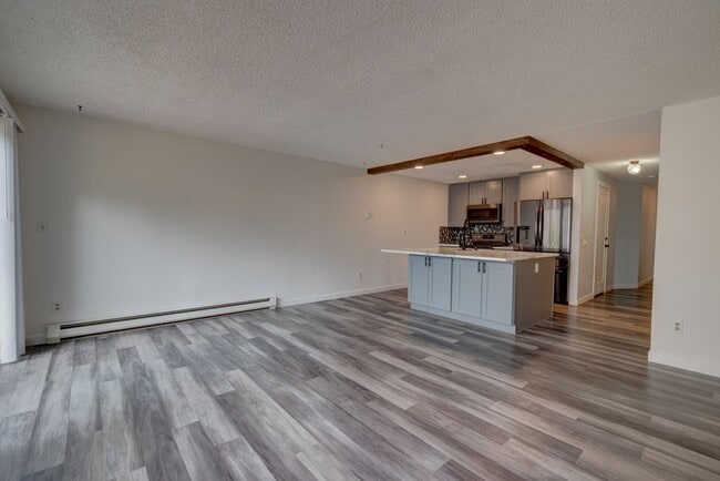 Building Photo - 2 bedroom/1.5 bathroom townhouse