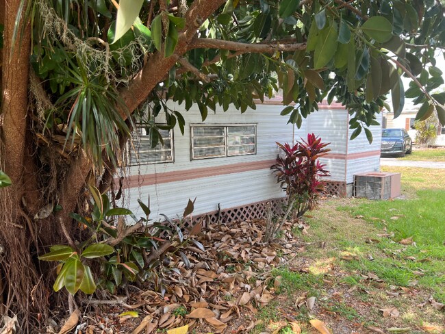 Foto del edificio - 1601 S Lake Reedy Blvd