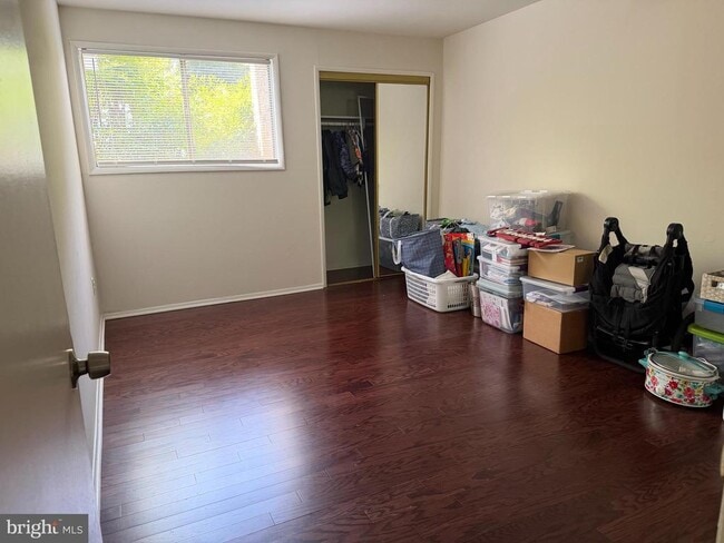 Foto del edificio - 7260 Donnell Pl
