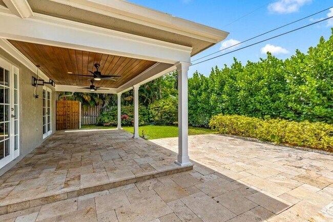 Building Photo - 4610 Pinetree Dr