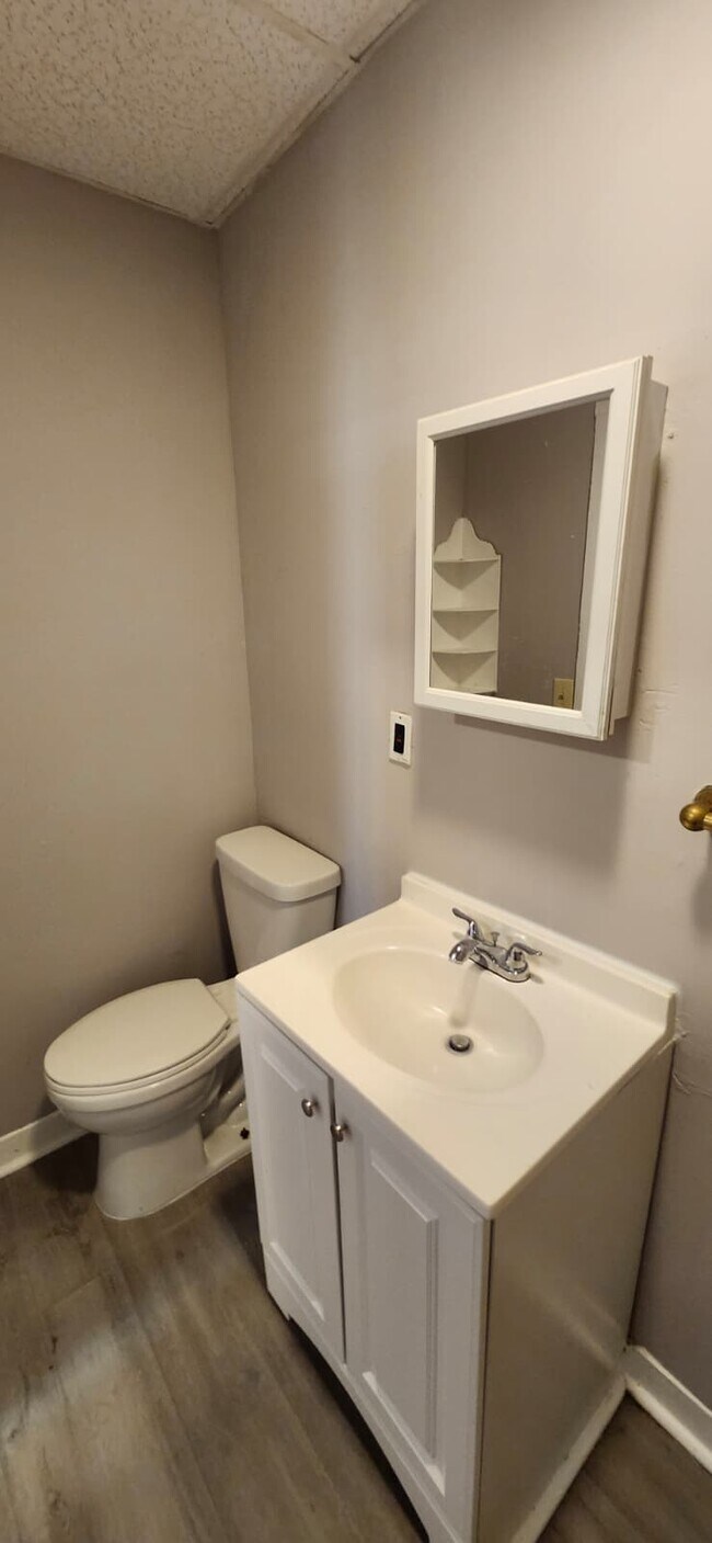 Building Photo - 399 Howard Ave