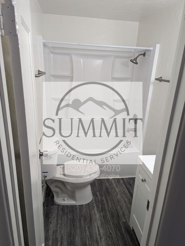 Building Photo - 272 E Calle Arizona