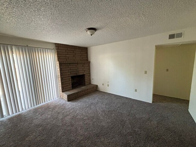 Foto del edificio - 8012 N Laurelglen Blvd