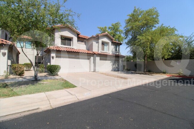Building Photo - 1104 W Mango Dr