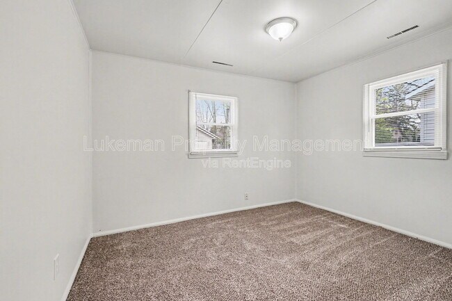 Foto del edificio - 2321 Hazel Ave