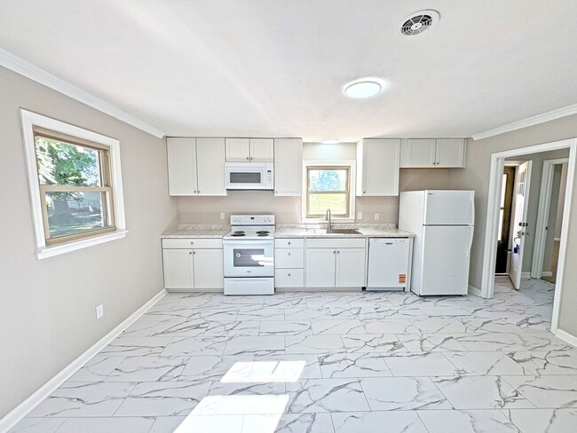 Building Photo - For Rent – Charming 3-Bedroom Home in Fran...