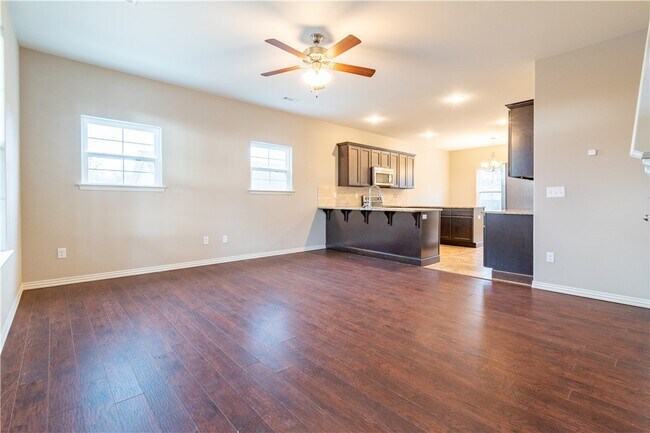 Foto del edificio - 424 E 7th St