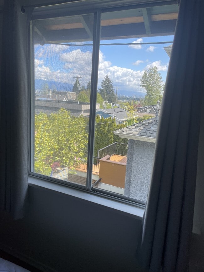 Building Photo - 3853 W 15th Ave