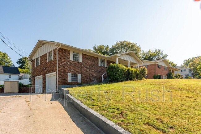 Building Photo - 430 Ash Dr NW