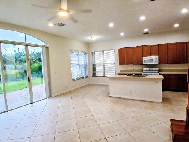 Building Photo - 1171 W Magnolia Cir