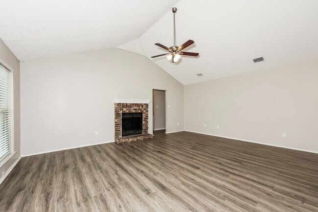 Foto del edificio - 1121 Cardinal Oaks Dr