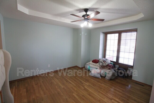 Building Photo - 15006 Rosewood Dr