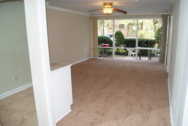 Foto del edificio - 7514 Spring Lake Dr