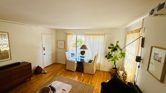 Building Photo - 941 Robinson St