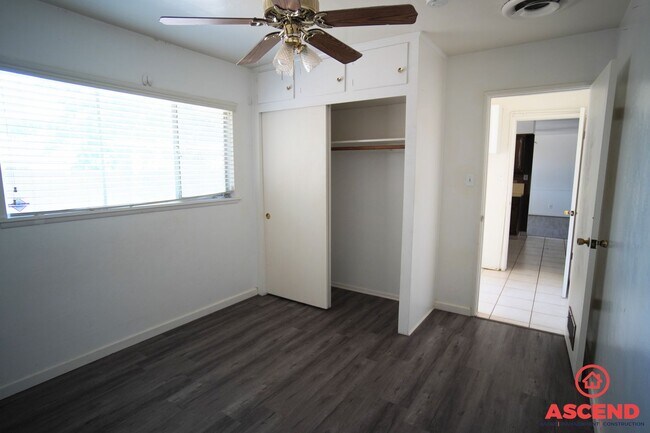 Building Photo - Darling Home in East Bakersfield!
