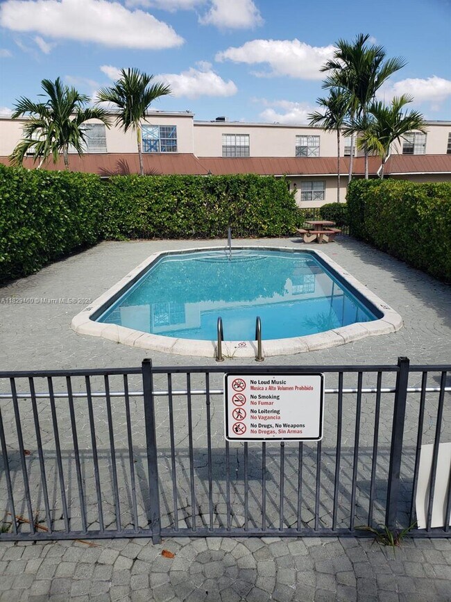 Foto del edificio - 4100 NW 16th Ave