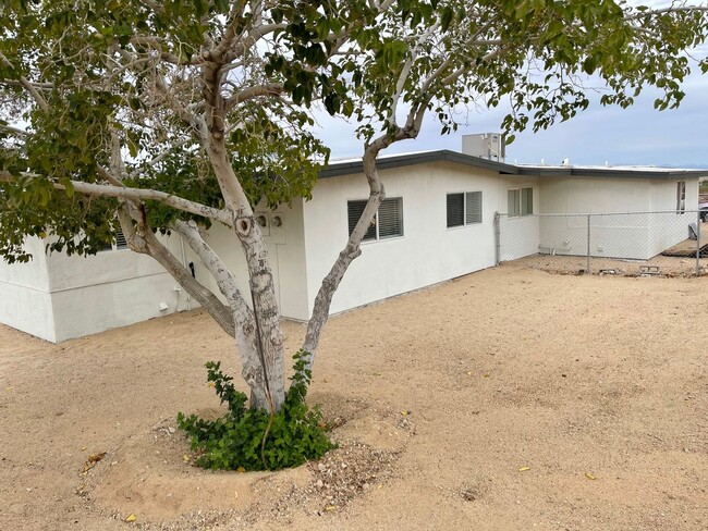 Building Photo - Ocotillo Apartments 6062-6064