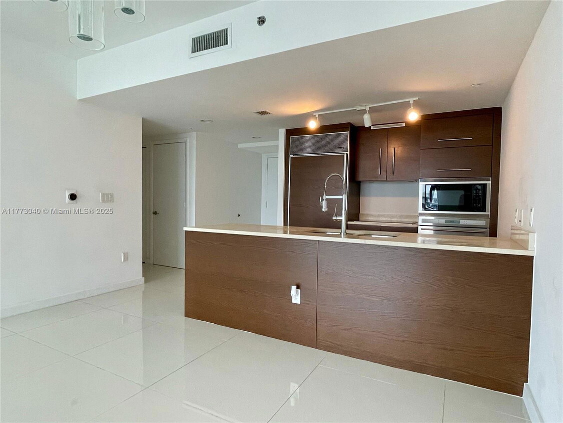 Primary Photo - 475 Brickell Ave
