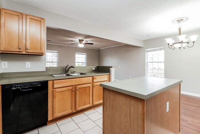 Foto del edificio - Lovely two story 3 bedroom home