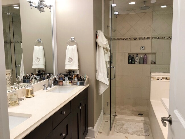 Primary Bath - 3340 N Kenmore Ave