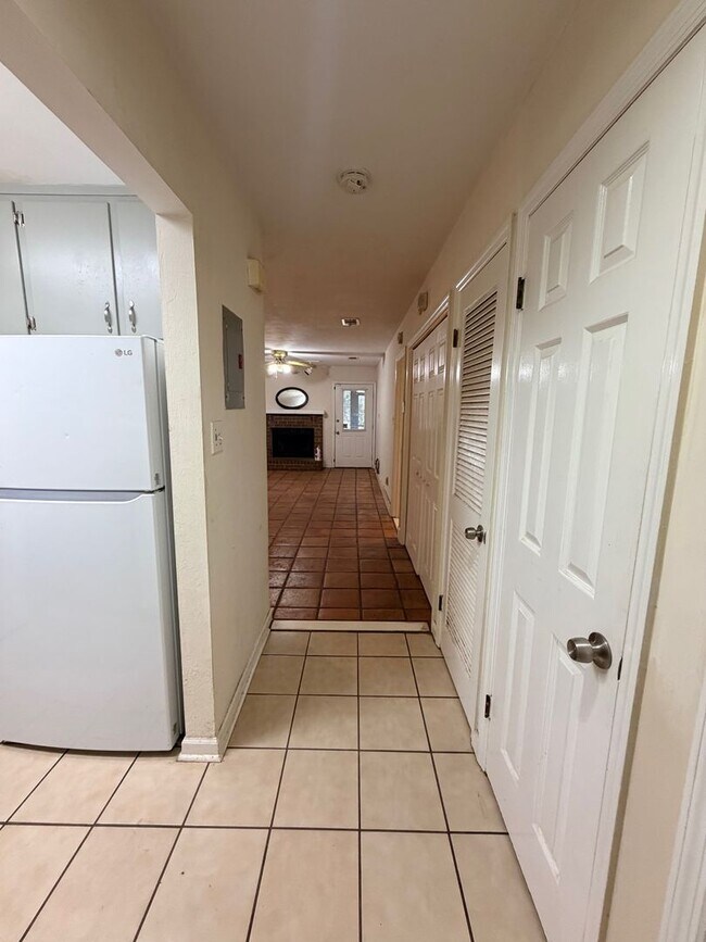 Foto del edificio - Pet Friendly, 2BR/2BA Condo with Reserved Parking & Pool! Close to FSU, FAMU & TSC!