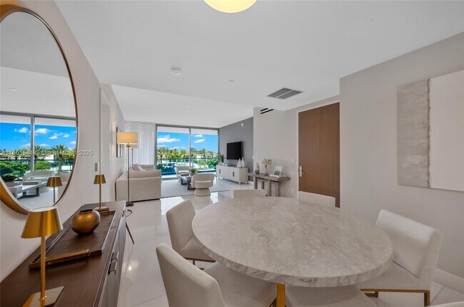 Foto del edificio - 10201 Collins Ave