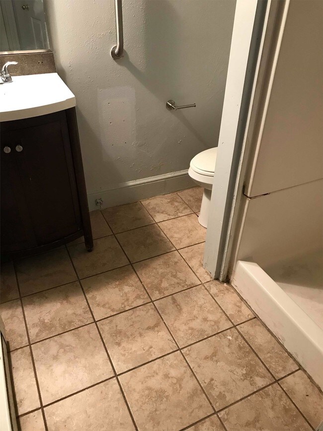 Building Photo - 28 N Broad St