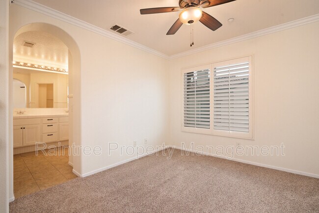 Foto del edificio - 512 Almond Rd