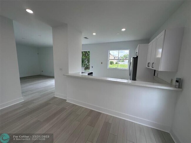 Foto del edificio - 10201 NW 3rd Ct