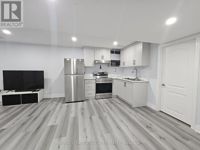 Photo du bâtiment - 131 Lloyd Sanderson Dr