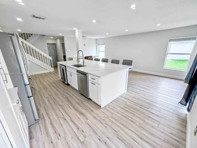 Building Photo - 1015 NW 125th Terrace