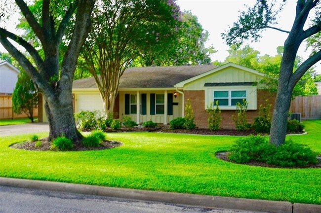 Building Photo - 9538 Meadowglen Ln