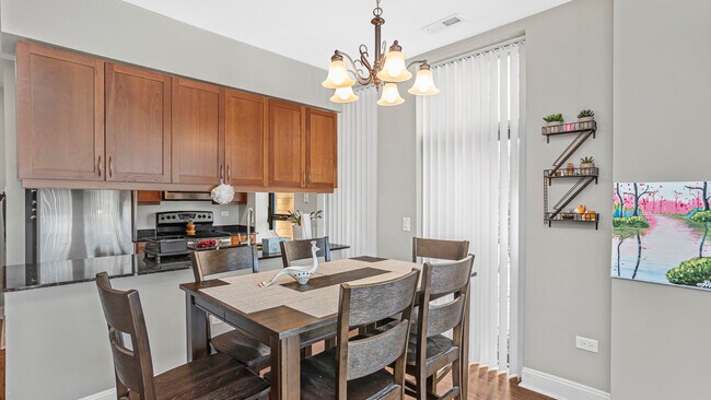 Building Photo - 1572 Maple Ave