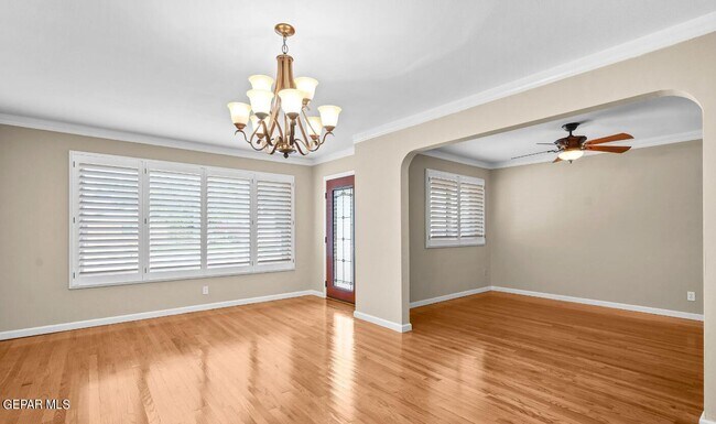 Foto del edificio - 8398 Beverly Pl