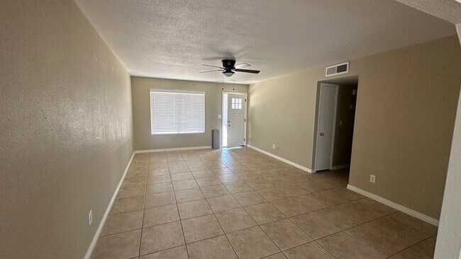 Building Photo - Glendale 4-bedroom with garage