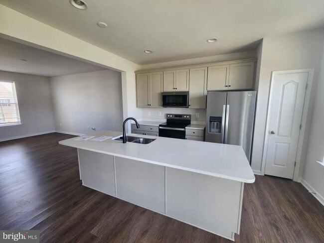 Building Photo - 26 Kirby Ct