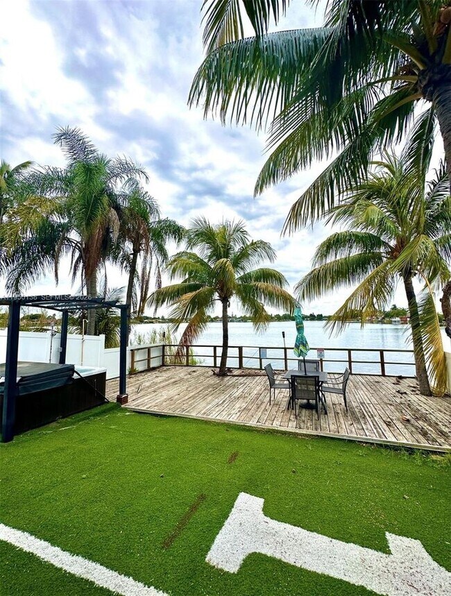 Foto del edificio - 2433 SW 58TH MNR # 1-2 DANIA, FL 33312