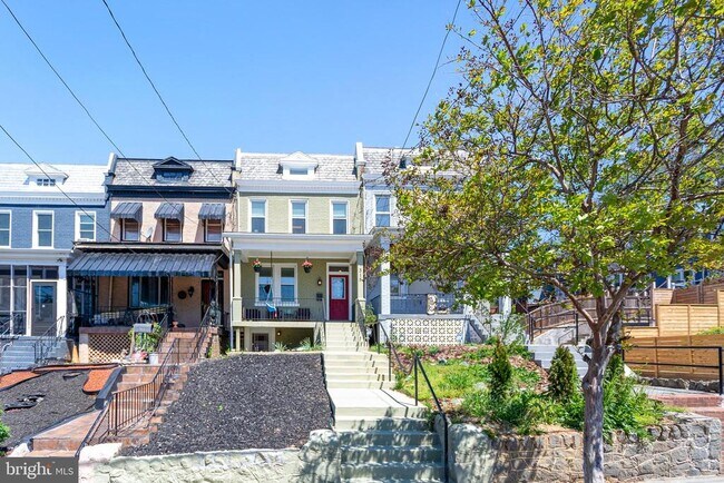 Foto del edificio - 315 Upshur St NW