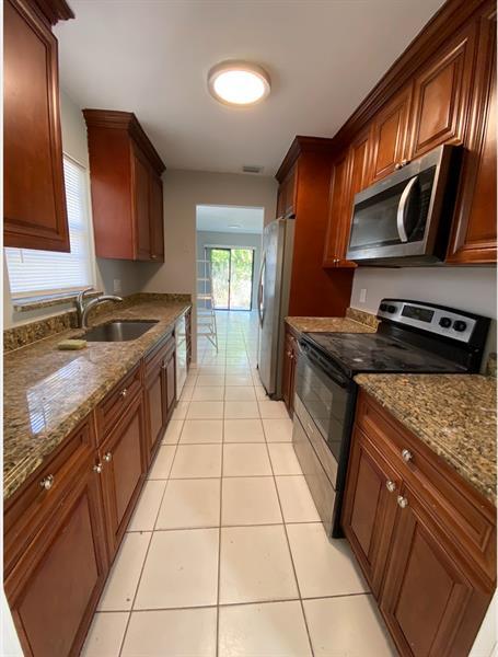 Foto del edificio - 4734 Summit Blvd