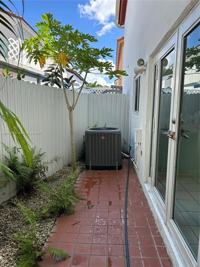 Foto del edificio - 1086 NW 126th Ct