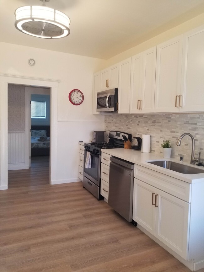 Kitchen - 135 E Reed St