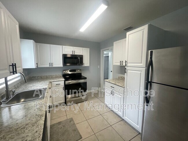 Building Photo - 7072 Darien Way