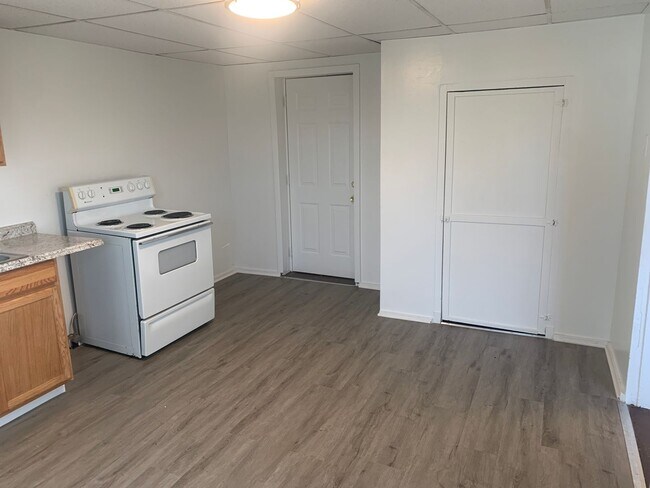 Foto del edificio - Coming soon! 2nd Floor Efficiency Room -So...