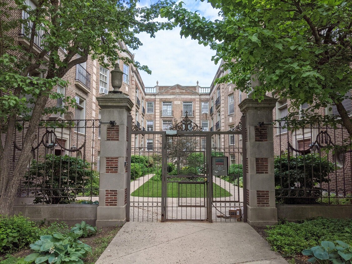 Primary Photo - 905 Elmwood Ave