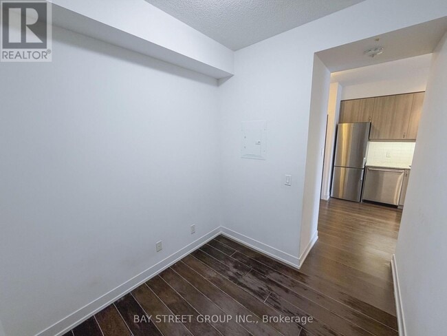 Building Photo - 7 Kenaston Gardens