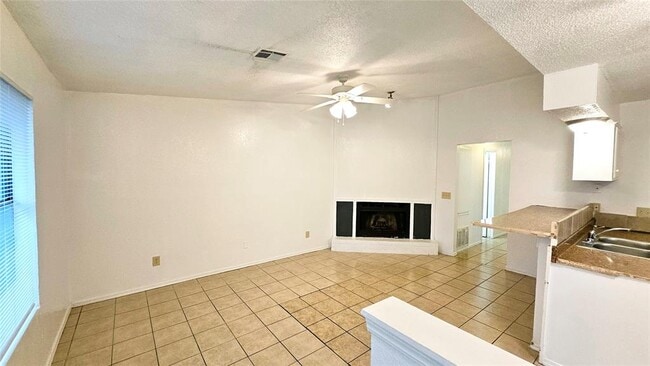 Building Photo - 6108 SE 46th St
