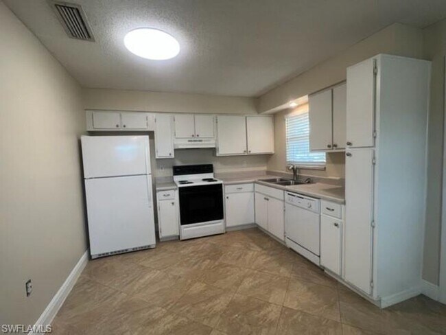 Foto del edificio - ANNUAL RENTAL - 1 BED/1 BATH AT POINCIANA