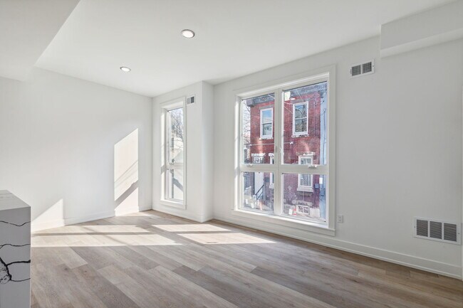 Foto del edificio - 2550 N Hope St