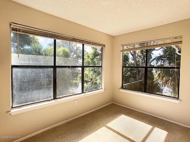 Building Photo - 225 S Tropical Trail